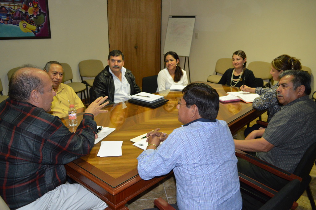 EL SECRETARIO DE FOMENTO Y DESARROLLO ECONÓMICO ABEL ARREDONDO ABURTO, SE REUNIÓ CON EL PRESIDENTE MUNICIPAL DE APAXTLA DE CASTREJÓN SALVADOR MARTÍNEZ VILLALOBOS1