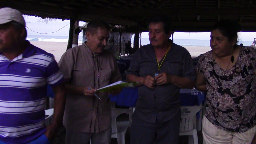 Nota No. 3 -Moisés Hernández Lozano de Bejuco en Movimiento se preparan para la magna campaña de limpieza sobre la carretera federal desde La Mira a Nexpan.