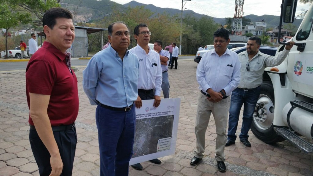 BOL.-456 ENTREGA HÉCTOR ASTUDILLO PIPA DE AGUA PARA EL MUNICIPIO DE TIXTLA (3)