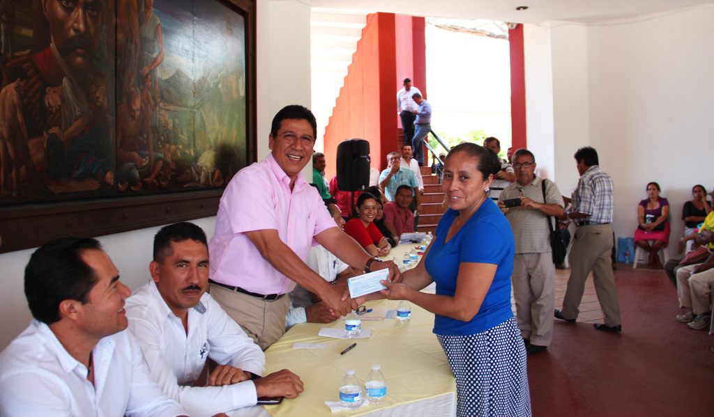 Más apoyos a campesinos (1)