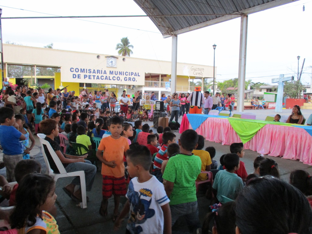 Nota No 1   Festejo del Dia del Niño en Petacalco- Guerrero-
