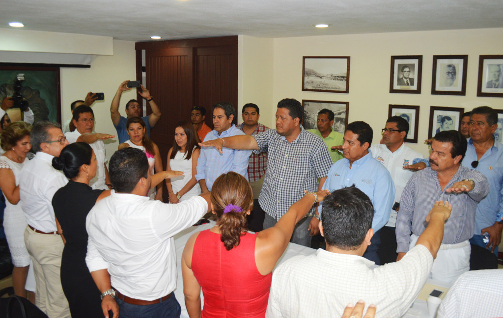 Toma de protesta cosnejo contra adicciones (1)