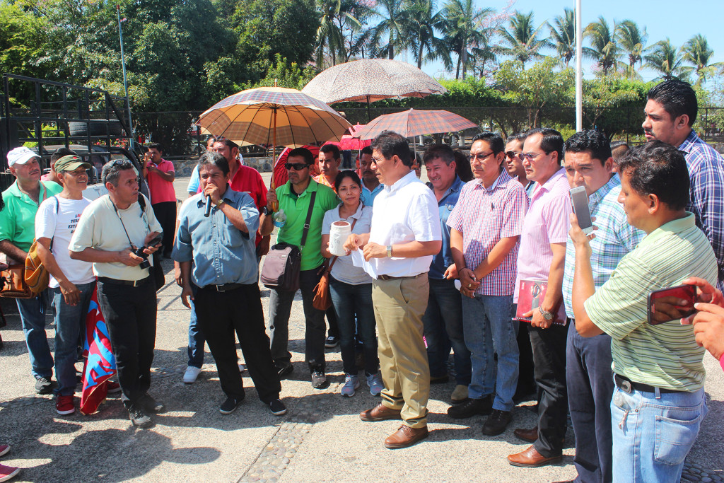 Alcalde con maestros