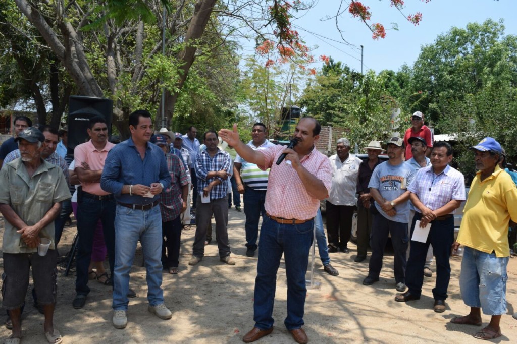 El alcalde gustavo gomez y el diputado ricardo barrientos ....foto