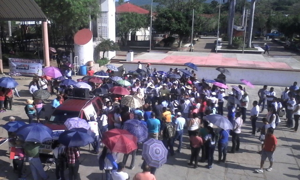 aviud rosas atiende a maestros 1