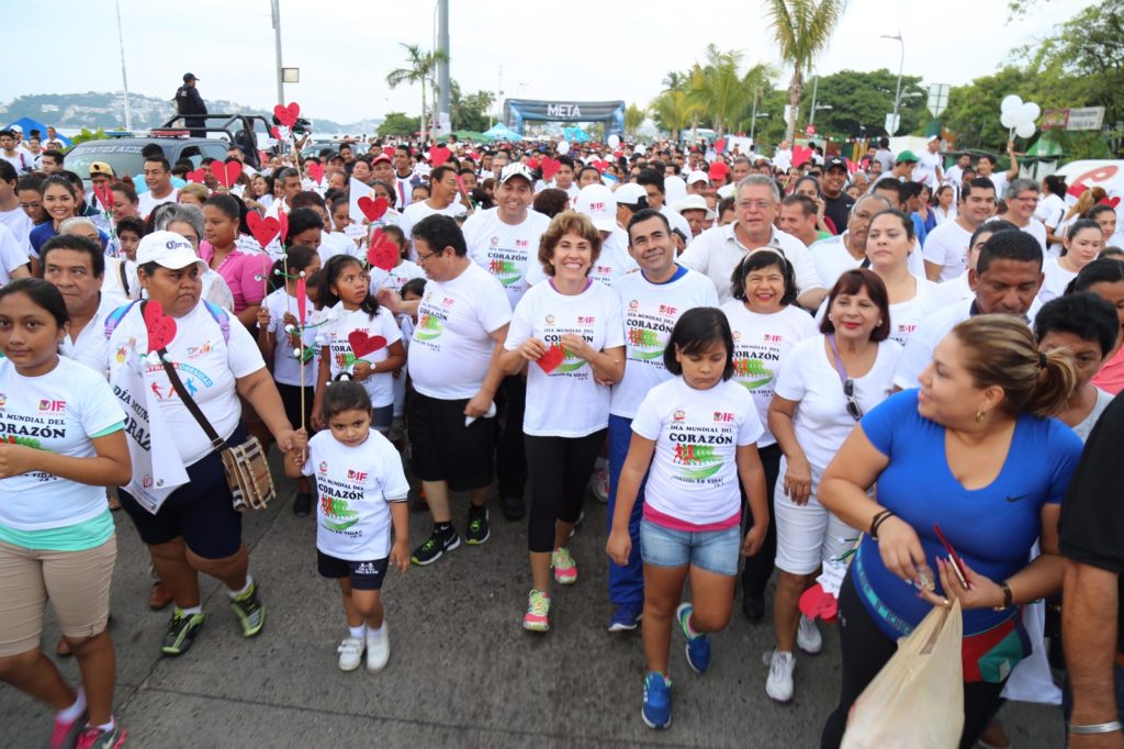 Encabeza Mercedes Calvo, caminata para conmemorar el día mundial del corazón
