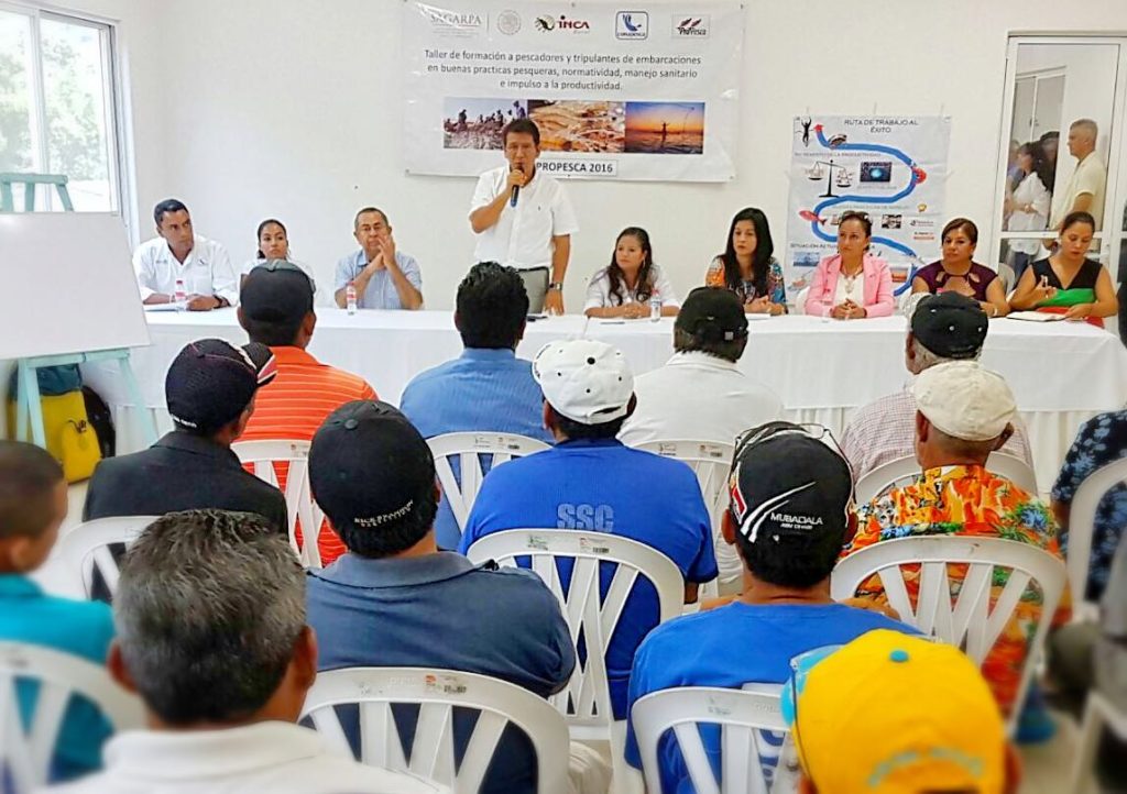 Alcalde GGB entregó apoyos económicos de Propesca a 144 buzos