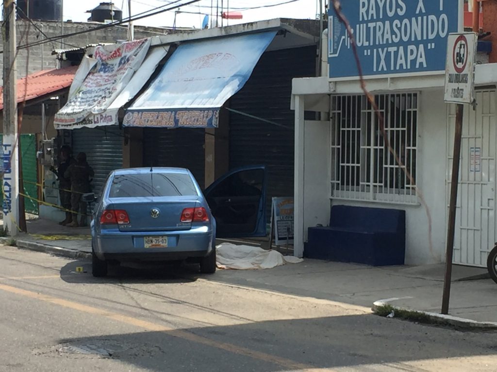 Asesinan a una comerciante a un lado de la delegación de gobierno