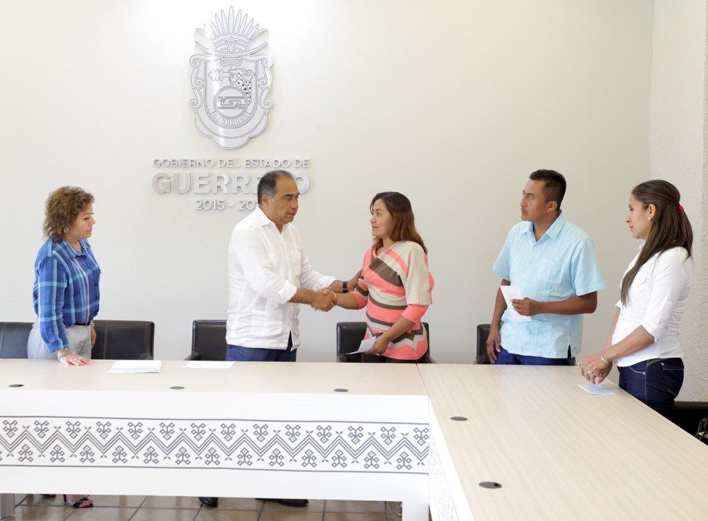 el-gobernador-del-estado%2c-hector-astudillo-flores-entrego-un-apoyo-a-familiares