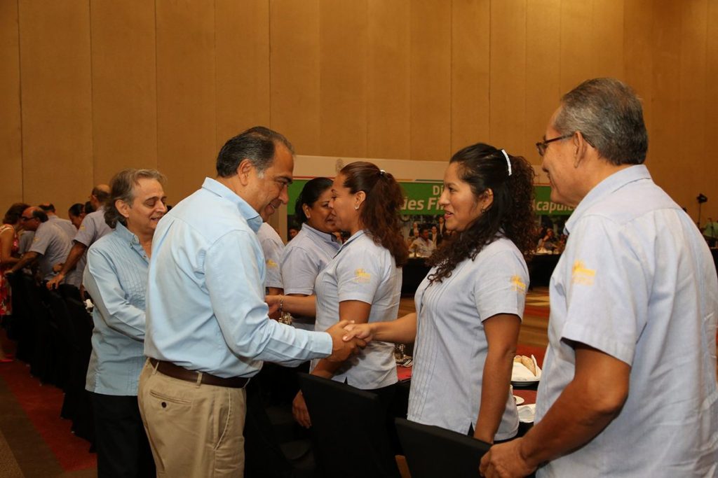 convive-hector-astudillo-con-integrantes1