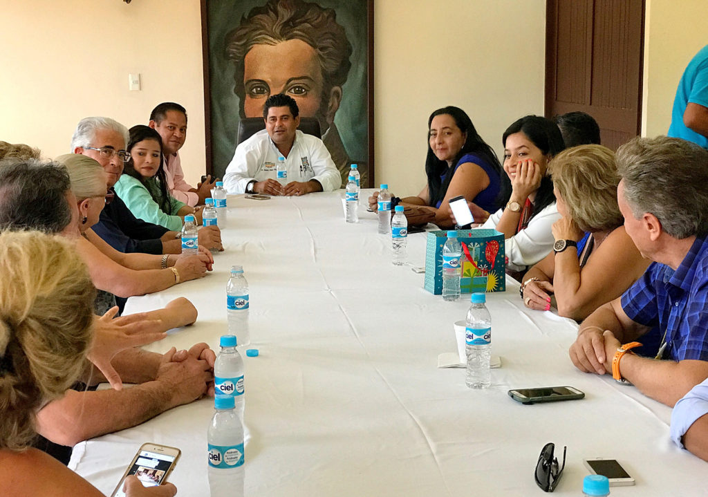 reunion-hhr-con-turistas-1