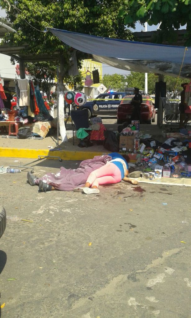 Civiles armados disparan contra comerciantes y asesinan a seis personas, dos mas resultaron heridos