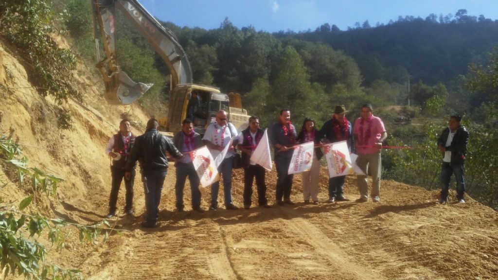 CONSTRUYE GOBIERNO ESTATAL CAMINO DE ACCESO A MOYOTEPEC MUNICIPIO DE MALINALTEPEC (3)