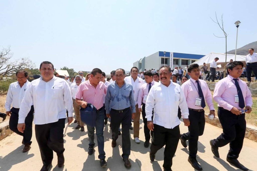 EL PROGRESO LLEGARÁ SI APOSTAMOS A LA EDUCACIÓN HÉCTOR ASTUDILLO (2)