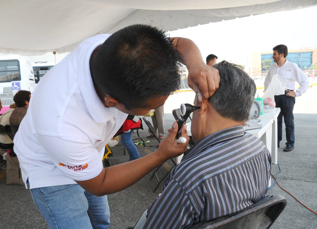 SE BENEFICIAN GUERRERENSES CON APARATOS AUDITIVOS A TRAVÉS DEL DIF GUERRERO (2)