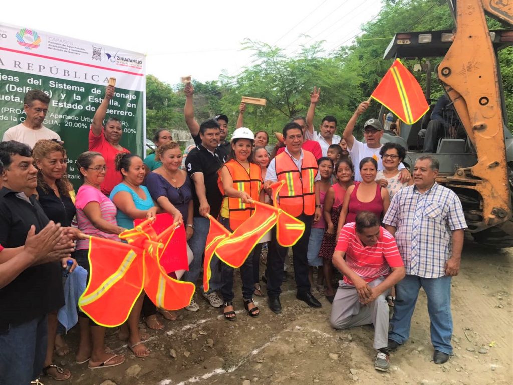 Colonos de La Estrella celebran inicio de obras de agua potable y drenaje por parte de alcalde Gustavo García Bello