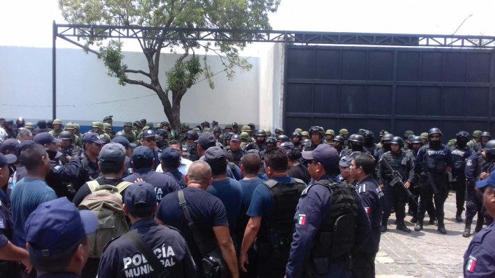 PODRAN SALIR LIBRES 17 POLICIAS MUNCIIPALES DETENIDOS