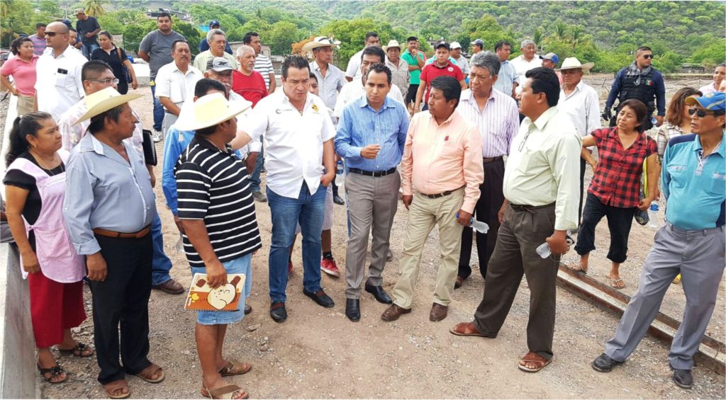SUPERVISA TITULAR DE CICAEG PUENTE VEHICULAR EN TEPECOACUILCO (1)