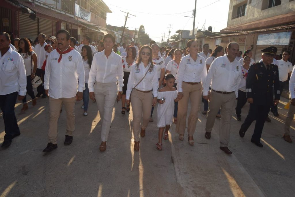 Arturo Gomez encabeza desfile 20 de nov