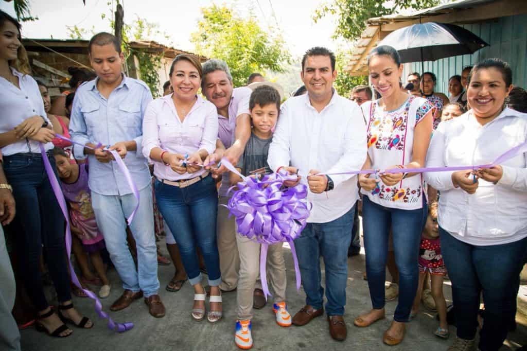 Cumple Maricarmen Cabrera Lagunas con entregar andador en la Col. La Joya
