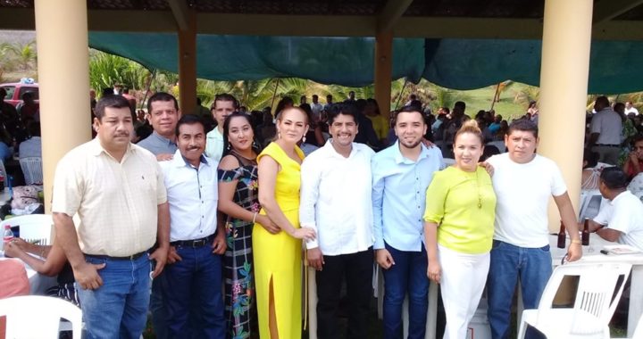 Gobierno de La Unión encabezado por Crescencio Reyes festeja a maestros