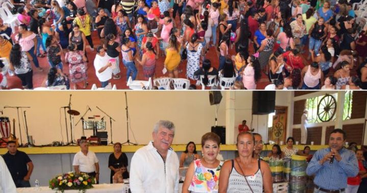IMPRESIONANTE FESTEJO POR PARTE DEL GOBIERNO ​MUNICIPAL DE PETATLÁN A MADRES DE MUNICIPIO.