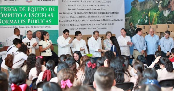 SE PRONUNCIA HÉCTOR ASTUDILLO POR TRANSPARENTAR LA ENTREGA DE PLAZAS A DOCENTES