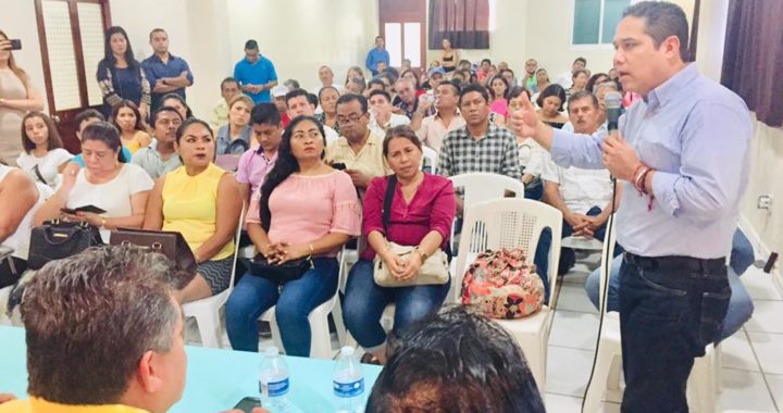 Con la presencia de Evodio Velazquez líder estatal de “Nueva Mayoria” Y el Secretario del CDE el PRD inició trabajos de reafiliacion en Zihuatanejo