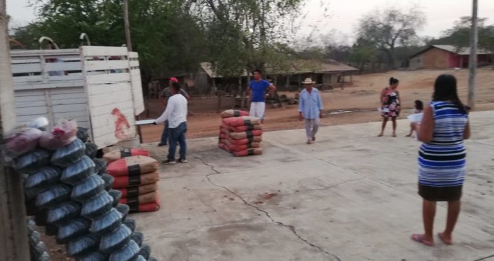 Gobierno de La Unión entrega lámina y cemento en apoyo a la vivienda de habitantes de varias comunidades