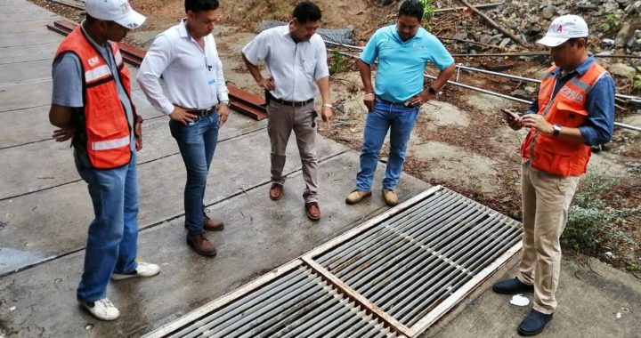 AMPLÍAN TRABAJOS DE DESAZOLVE DE CANALES EN ZIHUATANEJO 