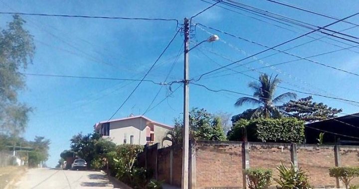 Aclara CFE que contaminación salina y primeras lluvias, origen de la mayor parte de los apagones en la región