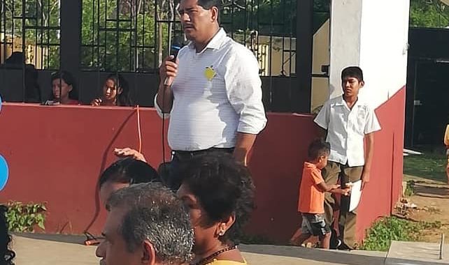 Continúa Crescencio Reyes con apoyos a escuelas y habitantes de La Unión