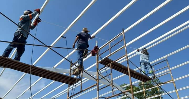 Gobierno encabezado por Crescencio Reyes termina una techumbre más