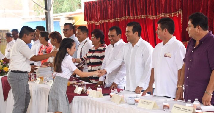 JSA, PADRINO DE GENERACIÓN DE SECUNDARIA EVA SÁMANO DE LÓPEZ MATEOS