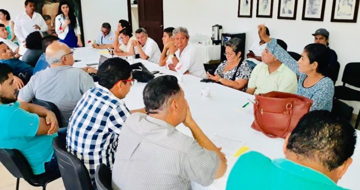 Reciben su póliza del seguro de vida, periodistas del FAP en Zihuatanejo
