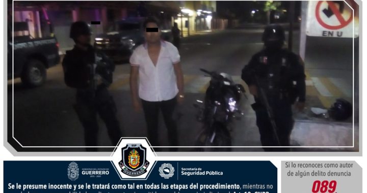 POLICÍAS ESTATALES ASEGURARON EN ZIHUATANEJO A DOS MASCULINOS, UNO DE ELLOS MENOR DE EDAD, POR POSESIÓN DE PROBABLE “CRISTAL” Y UNA MOTOCICLETA CON REPORTE DE ROBO CON VIOLENCIA