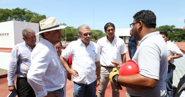 REALIZAN RECORRIDO LOS SECRETARIOS DE SALUD Y DE OBRAS PÚBLICAS, POR ÁREAS AFECTADAS DEL HOSPITAL REGIONAL DE OMETEPEC