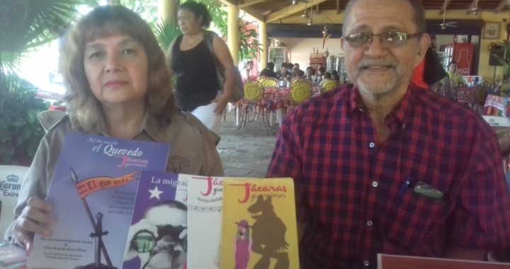 Presenta escritora de San Jerónimo compendio de 4 libros sobre la cultura y costumbres de Costa Grande 