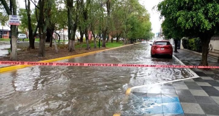 Provocan lluvias encharcamientos y cortes viales en Morelia 