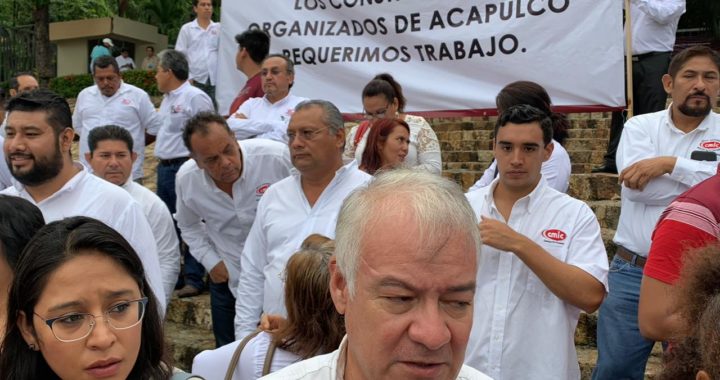 Protestan integrantes de la CMIC en Acapulco; exigen obras al Ayuntamiento 
