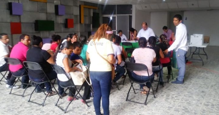 ENTREGAN NOMBRAMIENTOS A MAESTROS DE LA CETEG