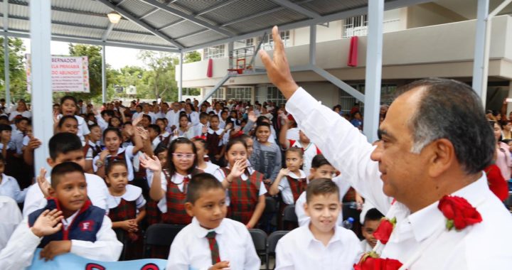 INAUGURA ASTUDILLO EL CICLO ESCOLAR 2019-2020 EN ZUMPANGO DEL RÍO Y ENTREGA EN HUITZUCO LA ESCUELA SECUNDARIA