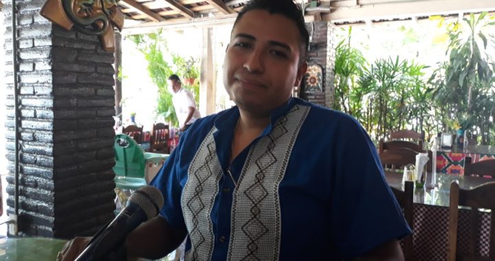 Busca hacer gestiones Juvenal Zaragoza para llevarles beneficios a familias más necesitadas de Tecpan