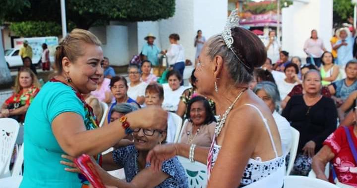 El Ayuntamiento y el DIF Municipal festejan a los abuelos en su día