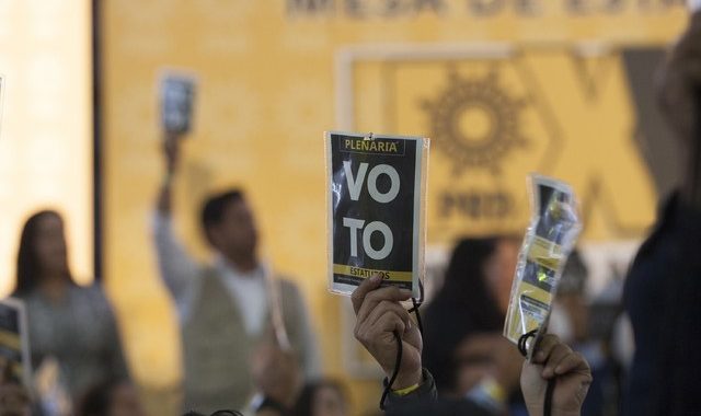 Corrientes del PRD buscan acuerdo para modificar estatutos