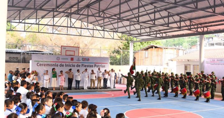 Presidente Jorge Sánchez Allec entrega cancha techada y barda perimetral en Primaria Águila que Cae