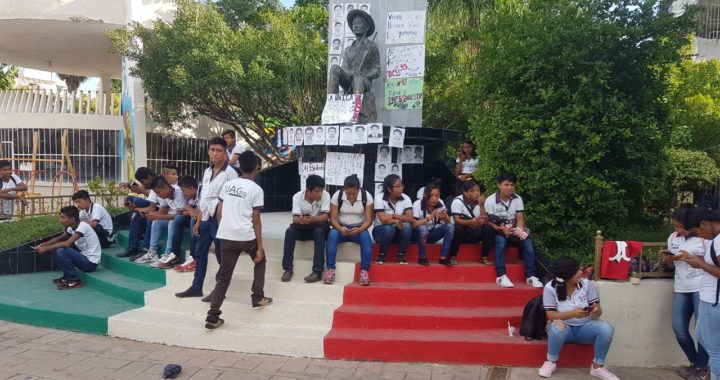 «¡Justicia!», la existencia de universitarios de Atoyac en el quinto aniversario de los 43 desaparecidos de Ayotzinapa 