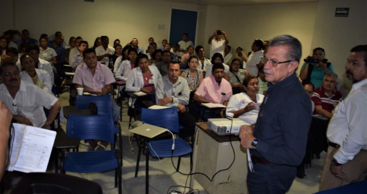 CAPACITAN A PERSONAL MÉDICO DE COSTA GRANDE EN ATENCIÓN DEL DENGUE
