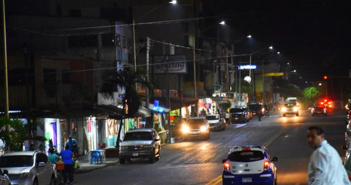 Colocadas más de 300 nuevas luminarias en Fundo Legal, informa alcaldesa