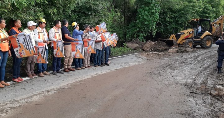 Pone en marcha Yasir programa de rehabilitación de caminos en la sierra de Tecpan